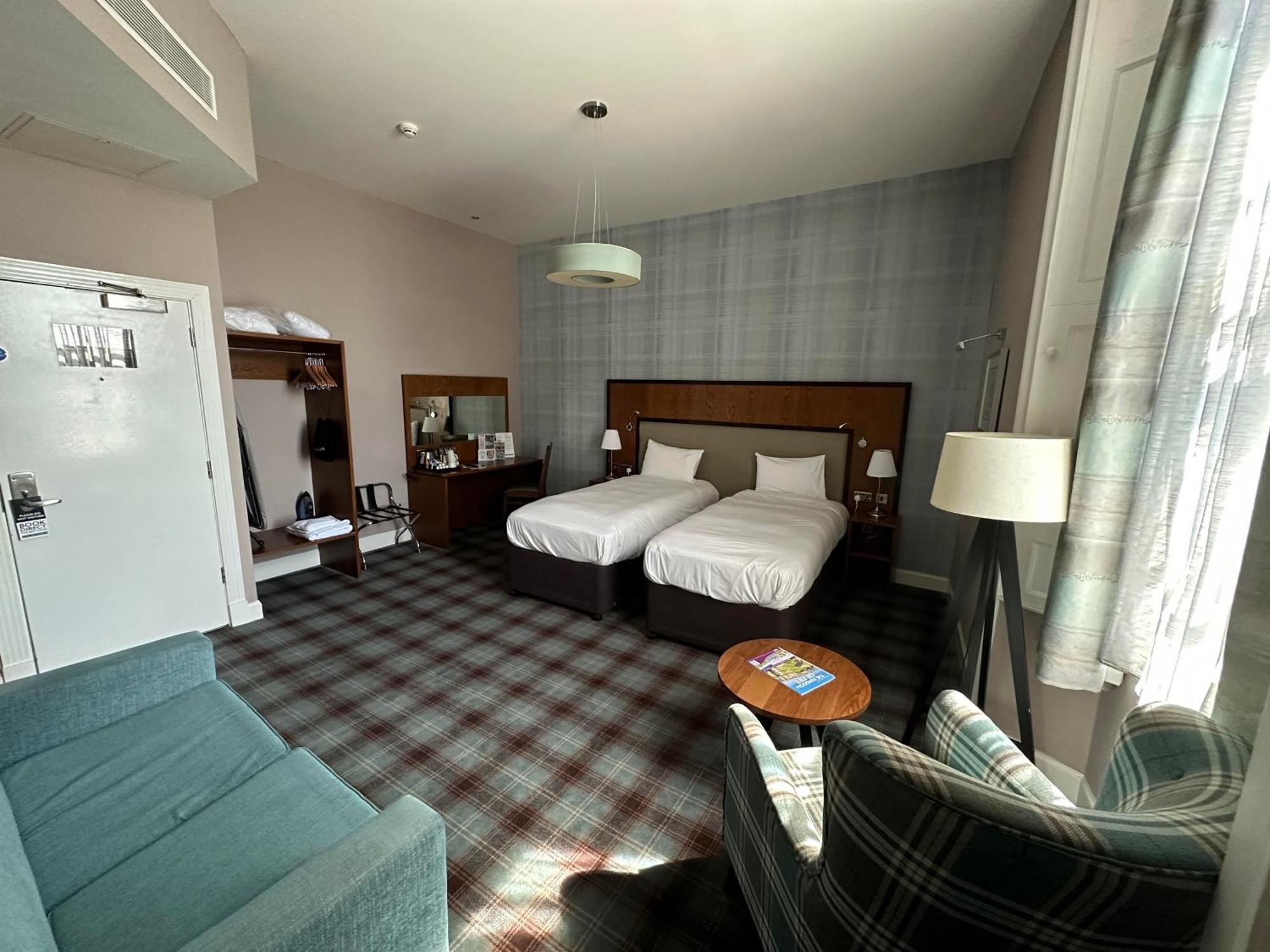 The Guildhall And Linen Exchange Wetherspoon 던펌린 외부 사진